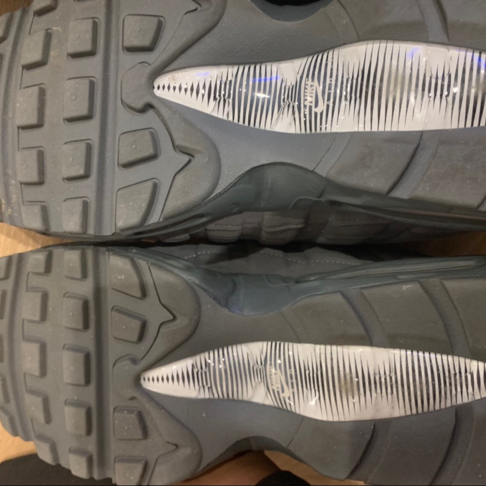 Sneaker - Picture 2 of 4
